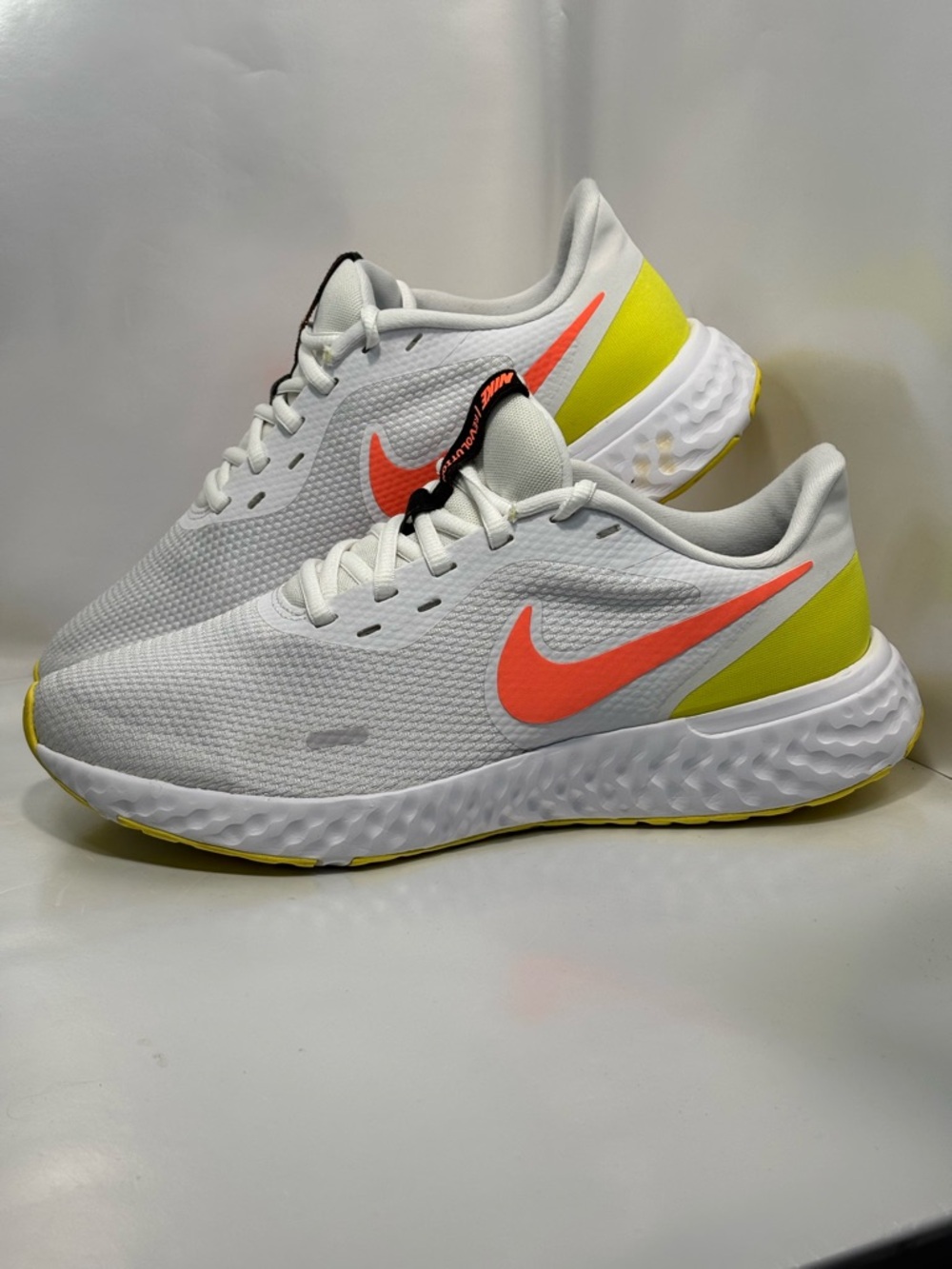 Nike Womens Size 9.5 Revolution 5 BQ3207-107 White Neon Road Running Shoes
